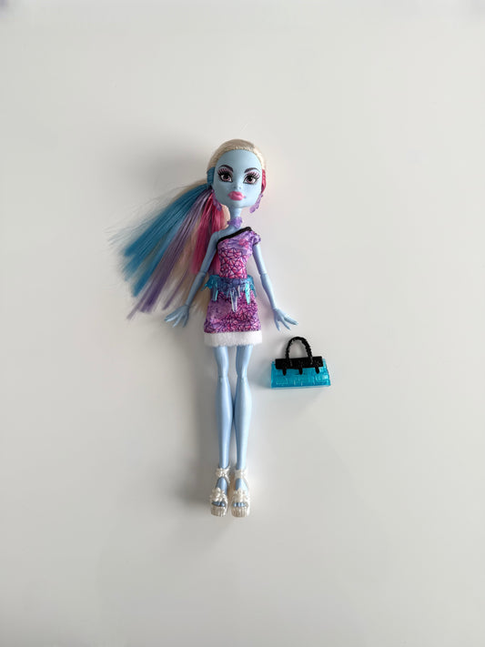 Abby Bominable Scaris doll
