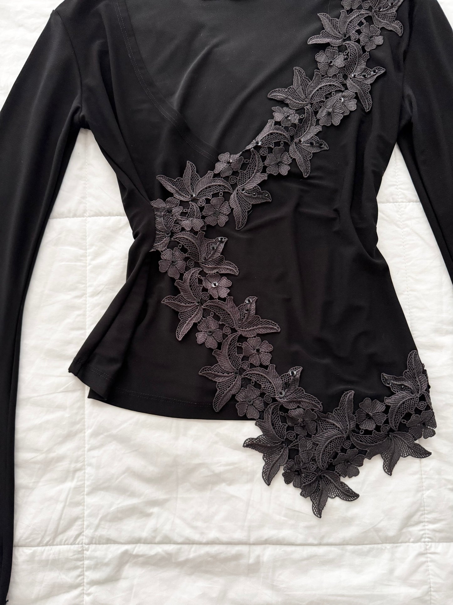 Vintage gothic floral embroidered flared sleeve asymmetrical top