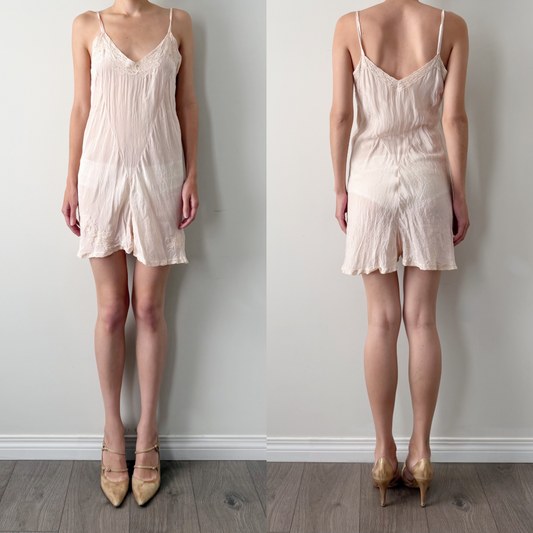 1930s pale peach 100% silk lace trim teddy