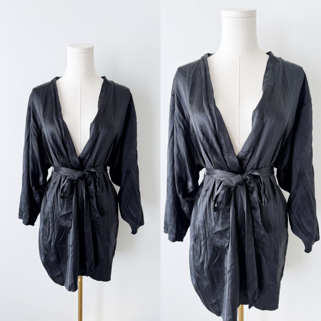 Late 80s La vie en rose black 100% silk robe