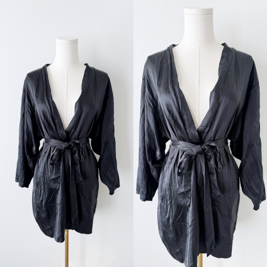Late 80s La vie en rose black 100% silk robe