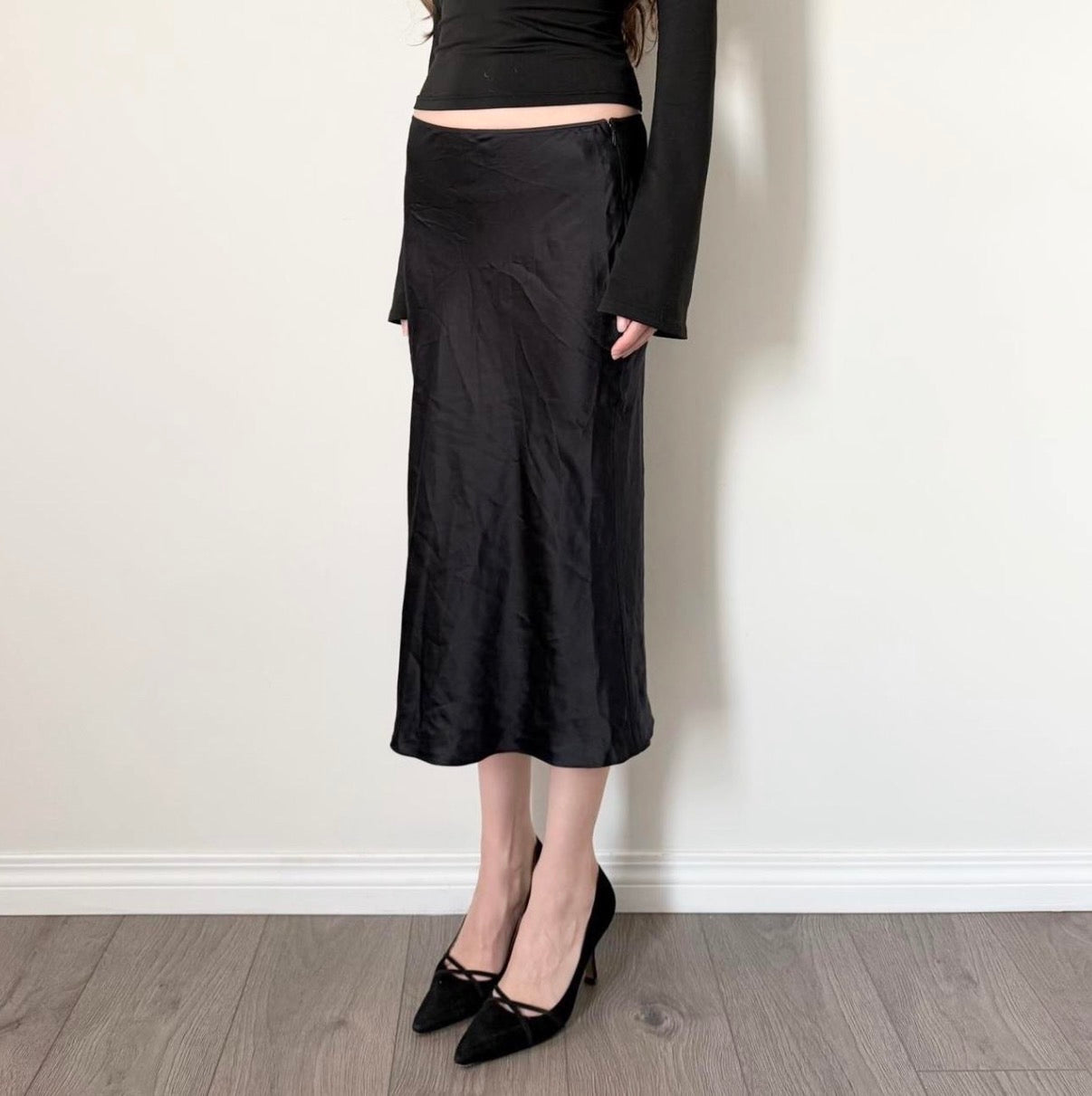Aritiza black 100% silk midi slip skirt